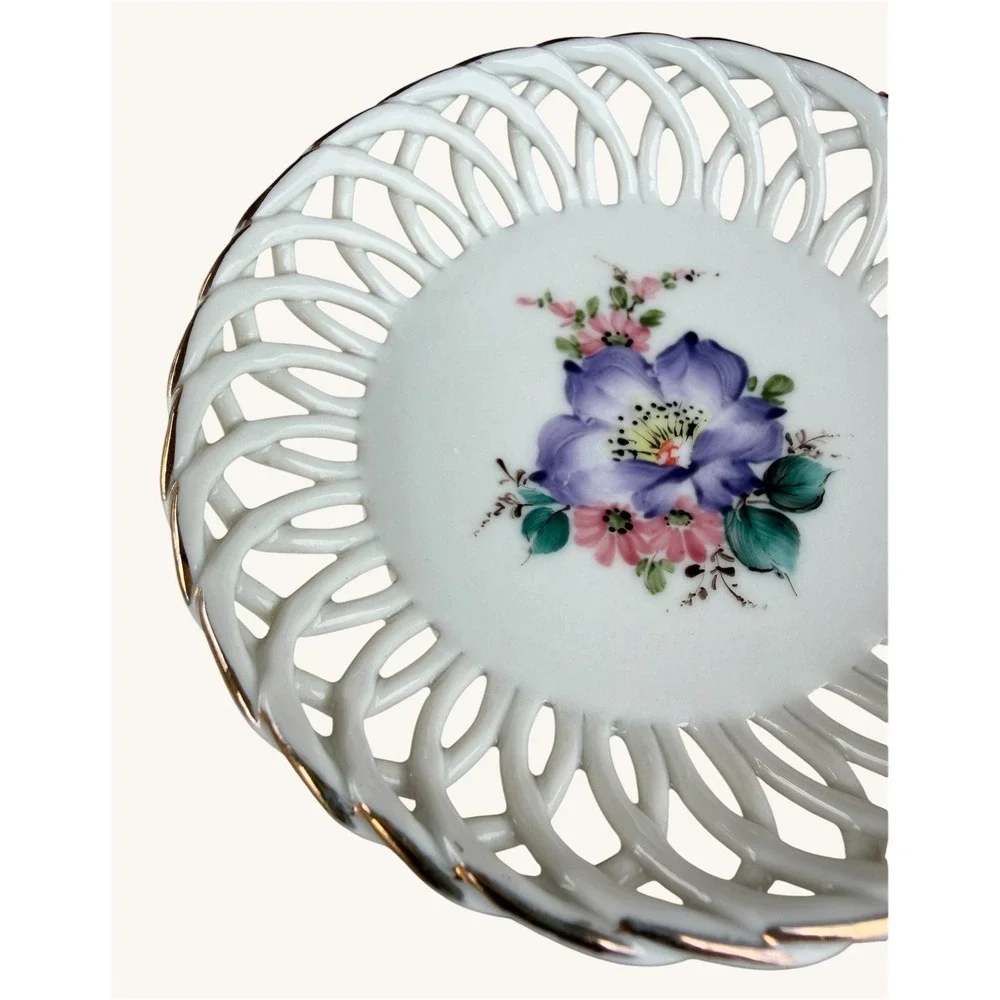 Sumi Porcelain Manufactory this stunning